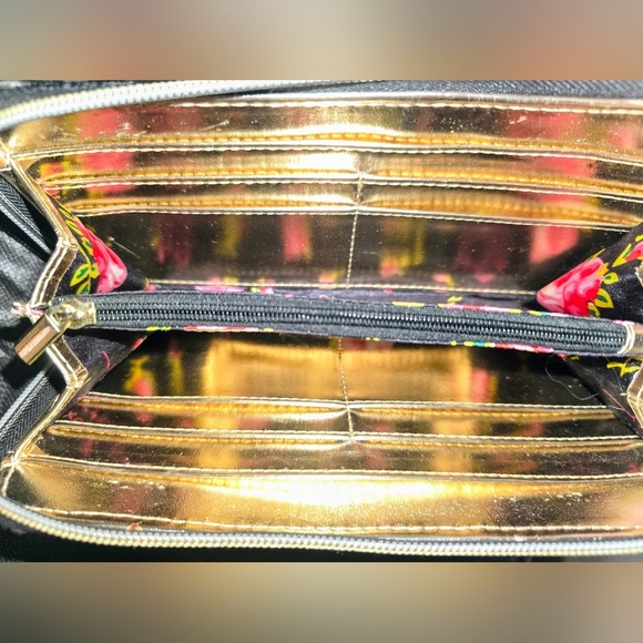 Betsey Johnson White Wallet with Gold Bow Accent - Picture 3 of 7